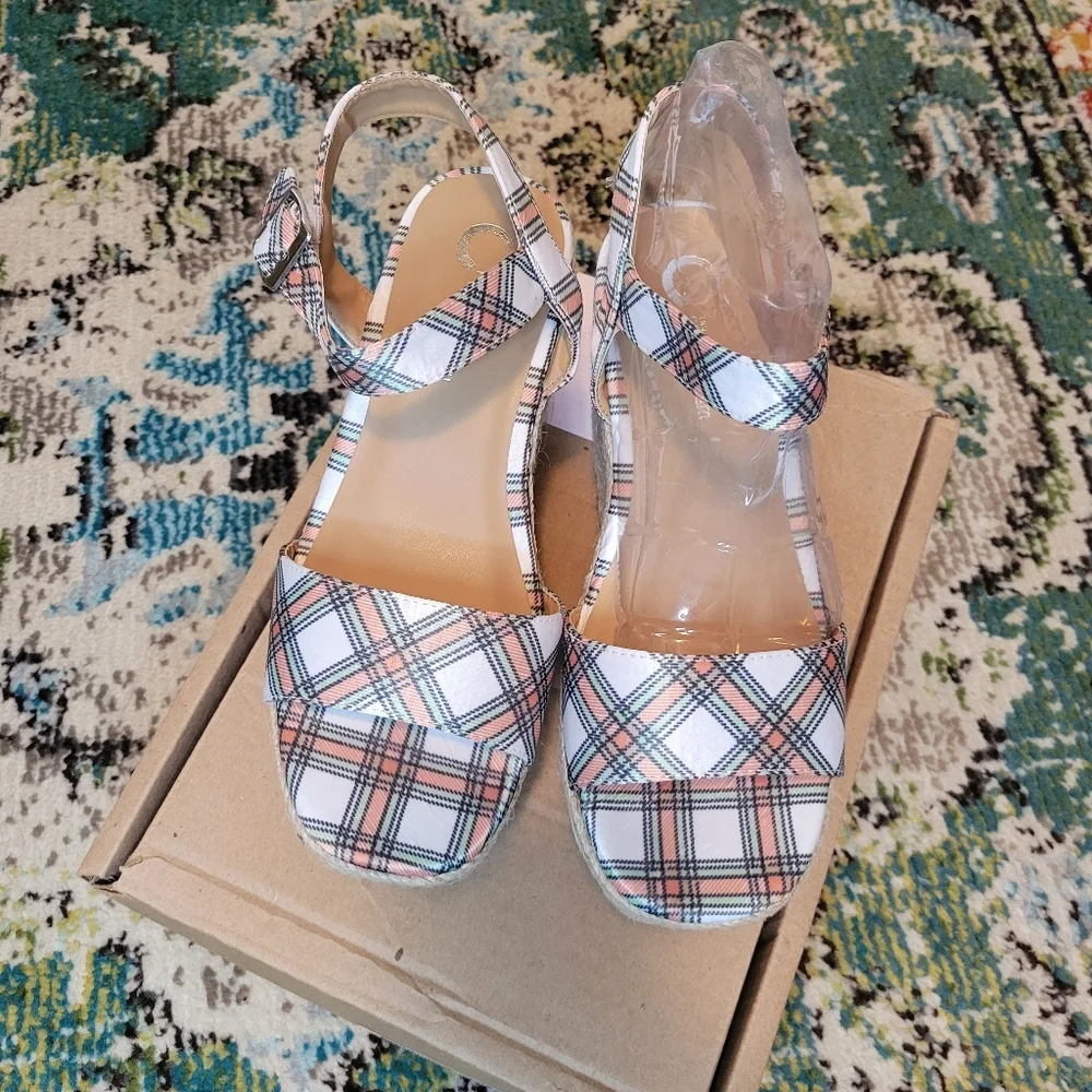 NIB Journee Collection Footwear Plaid Strappy Bohemian Open Toe Heels, Size  7.5